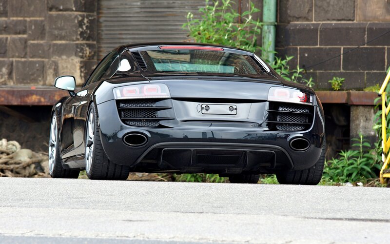 black audi r8 sports car