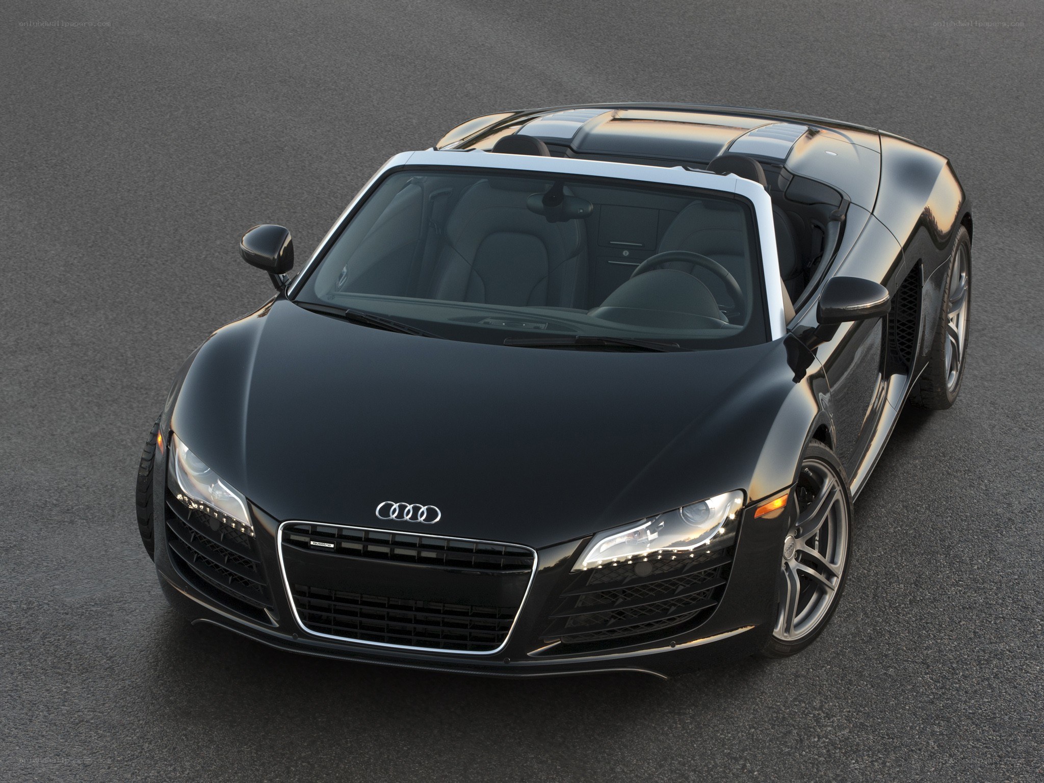 Black Audi R8 Spyder