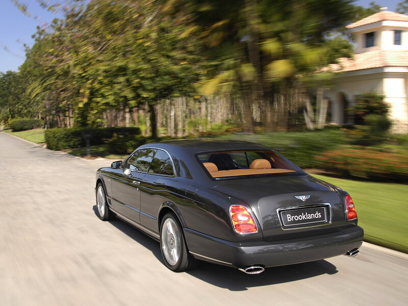 Black Bentley Brooklands — Dynamic