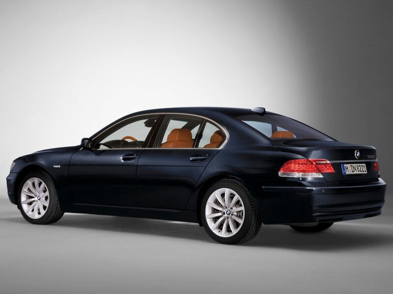 black bmw 730d sedan