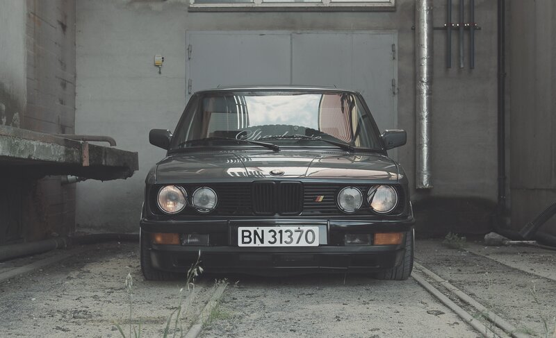 Black Bmw E28 Car