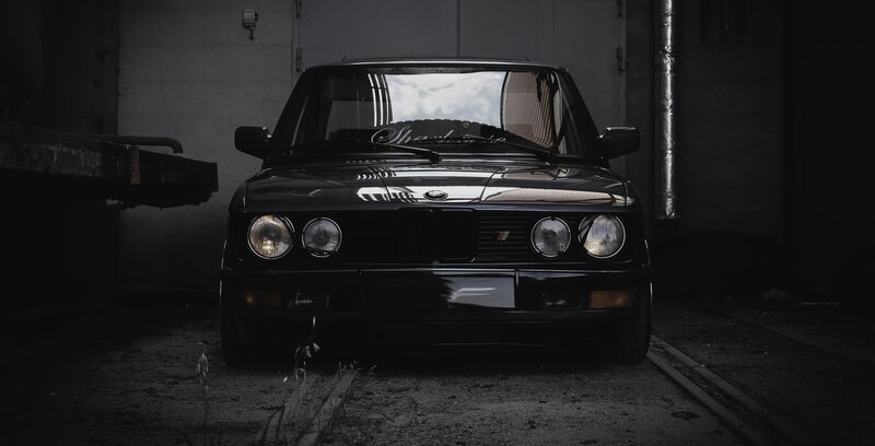 Black Bmw E28 — Dramatic