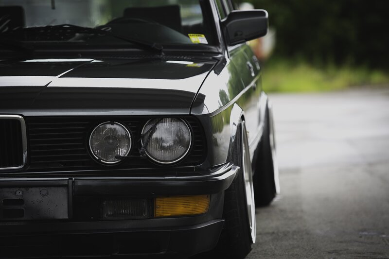 Black Bmw E30 — Calm