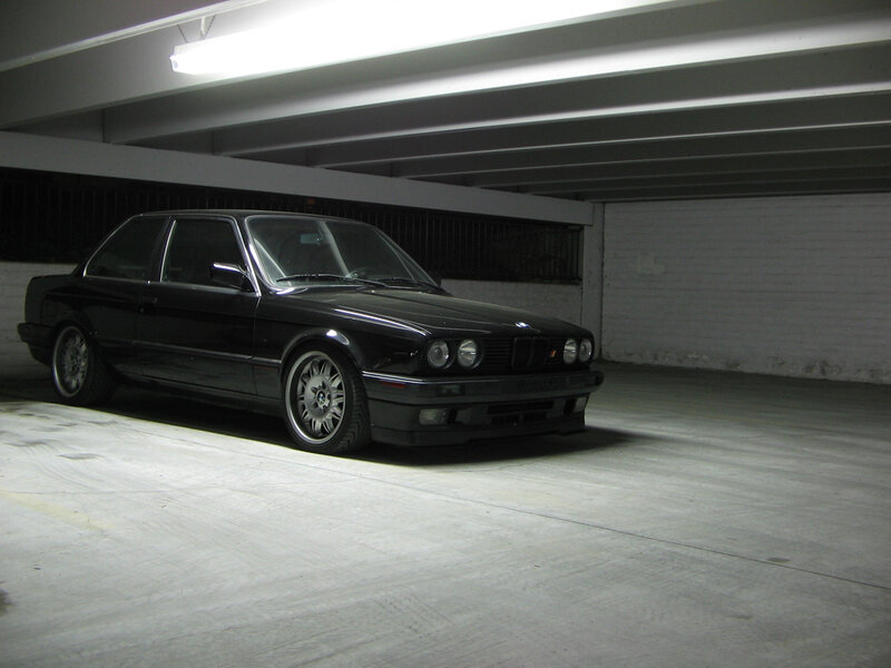 Black Bmw E30 — Dramatic