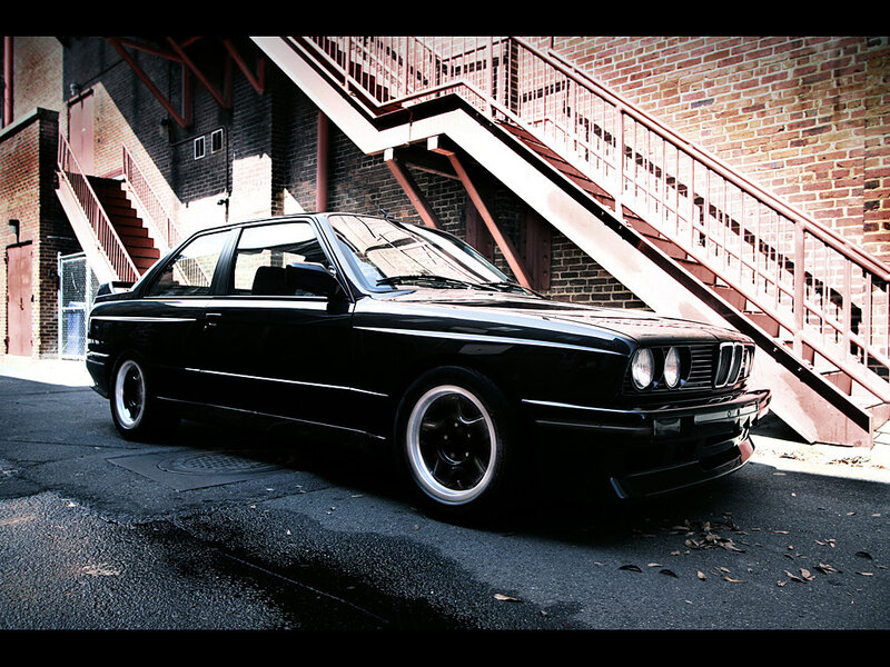 black bmw e30 in alley