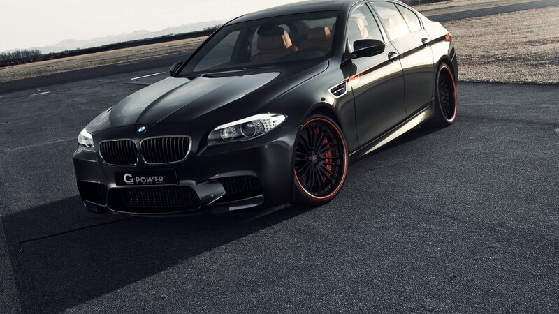 black bmw m5 on track