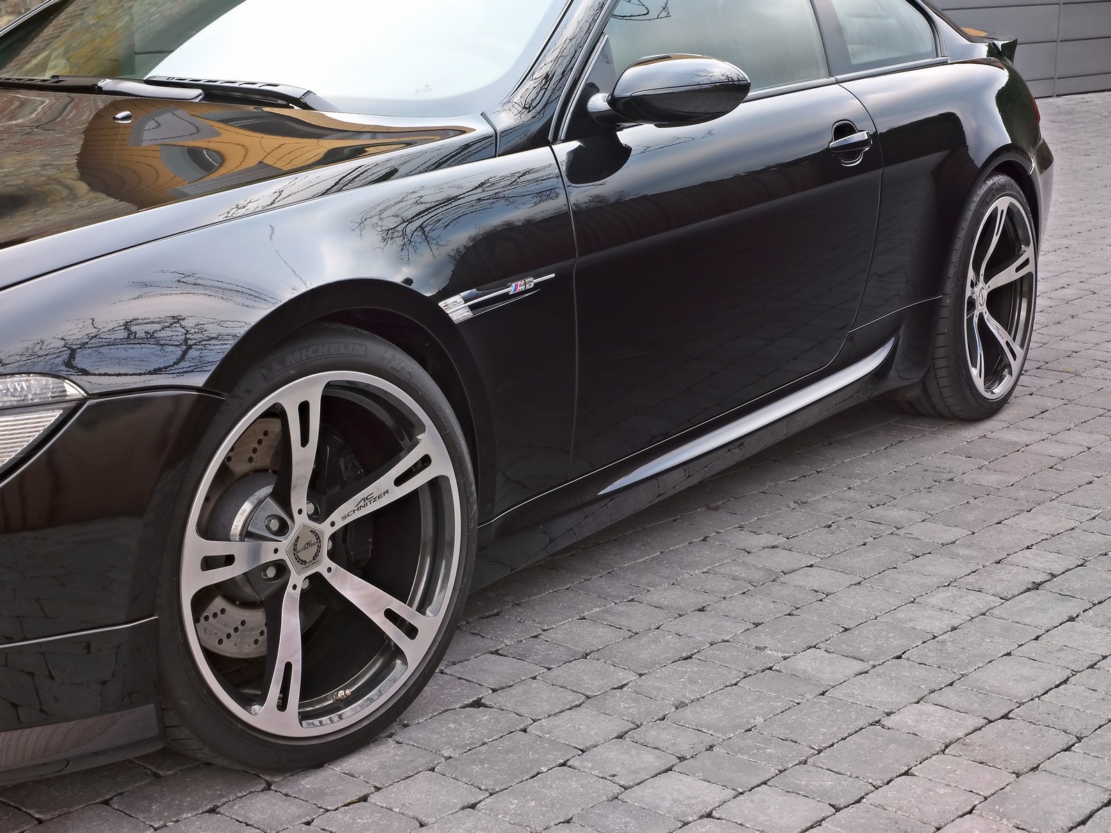black bmw m6 coupe