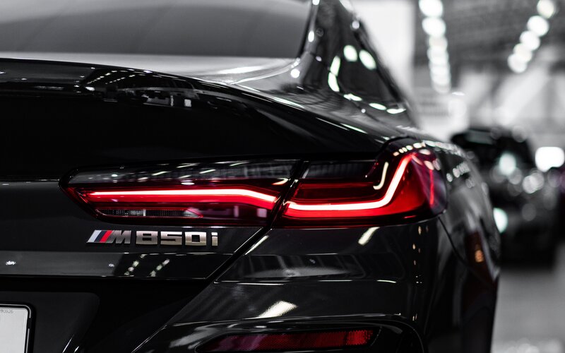 Black BMW M850i