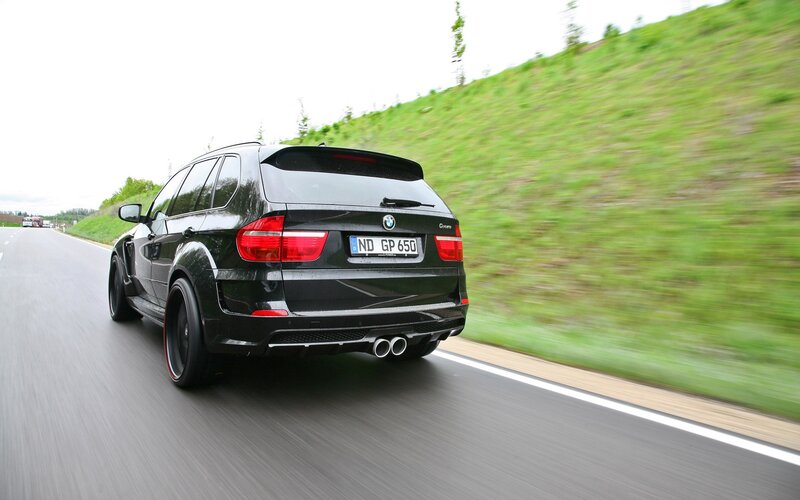 Black BMW SUV — Dynamic
