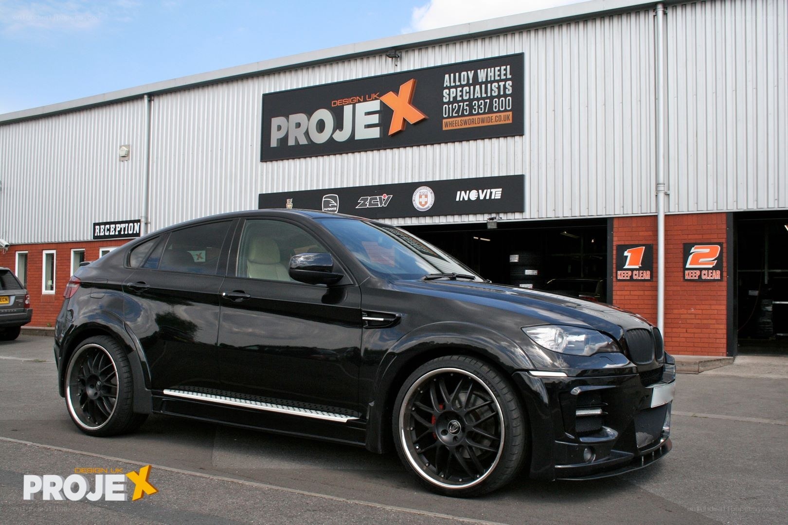 Black BMW X6 at ProjeX