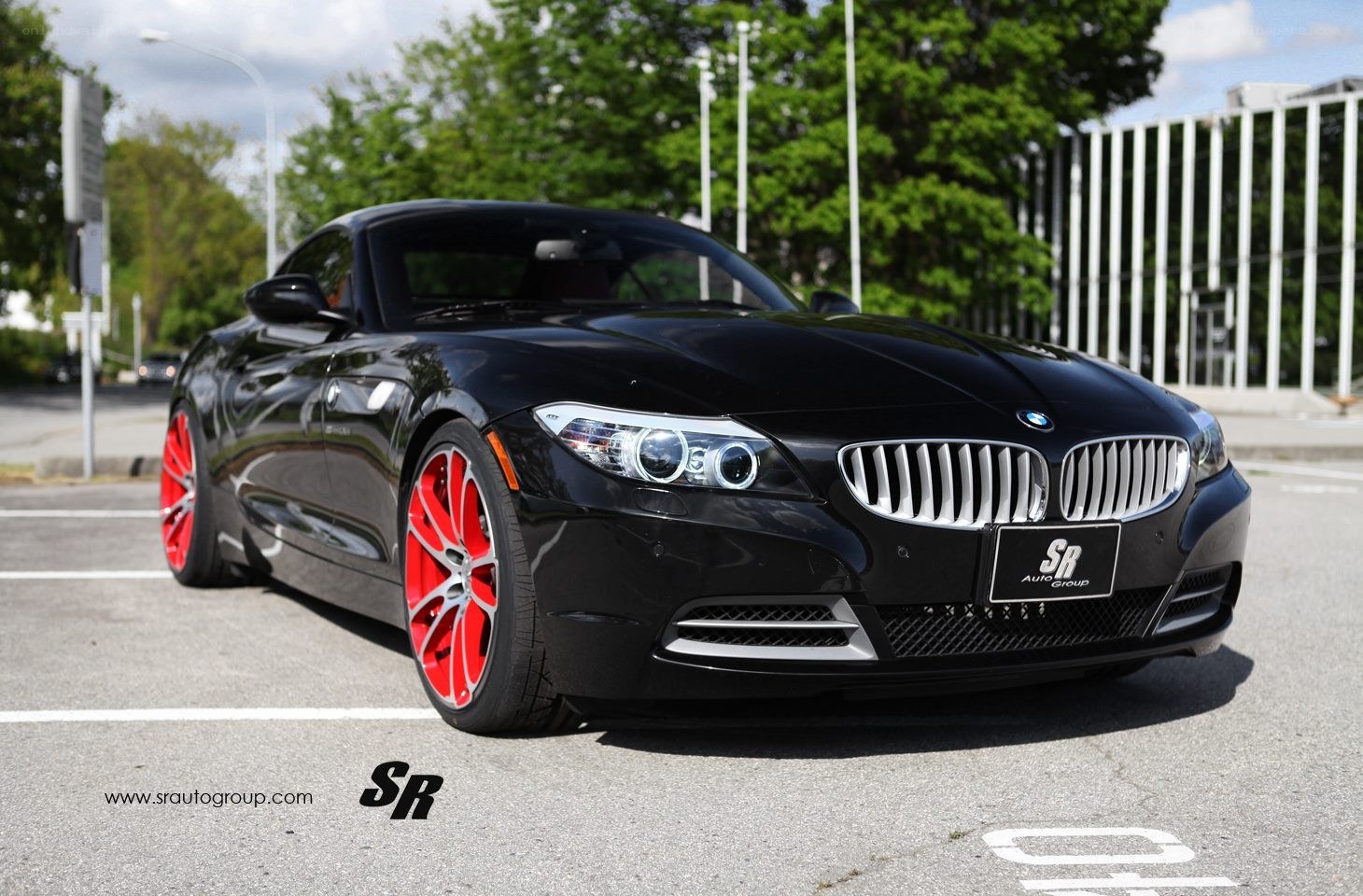 Black BMW Z4 with red wheels