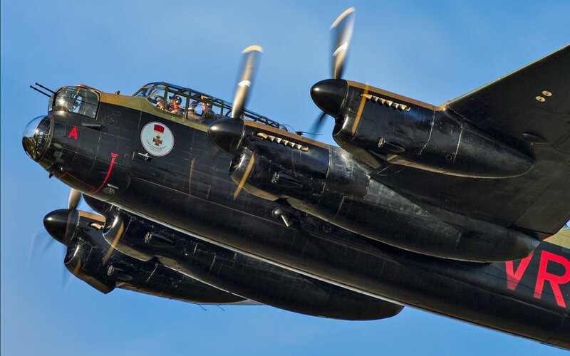 Black Bomber Aircraft — Dynamic