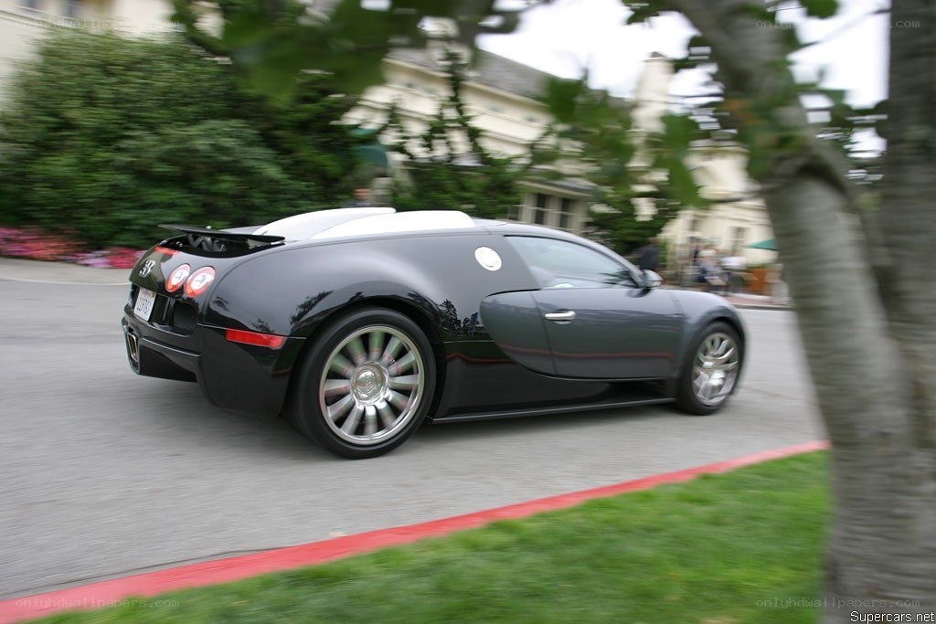 black bugatti veyron in motion