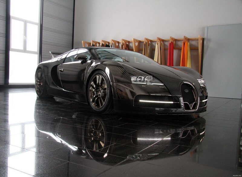 Black Bugatti Veyron — Modern