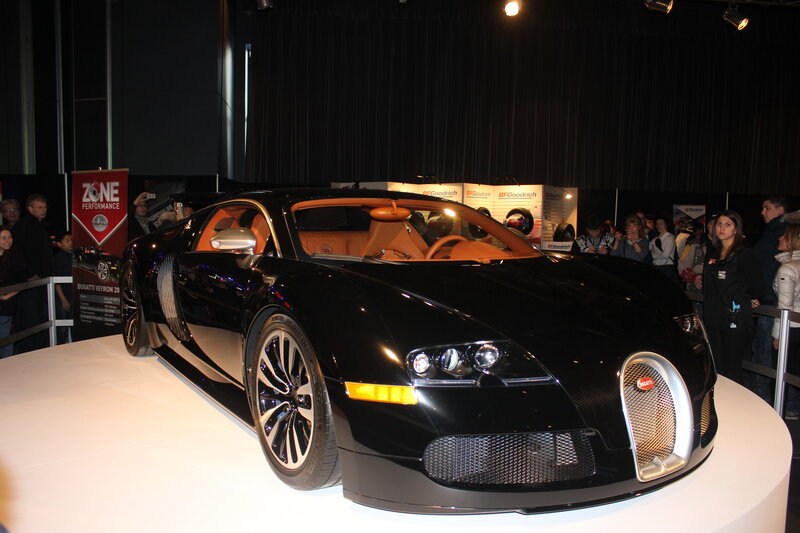 Black Bugatti Veyron — Showcase