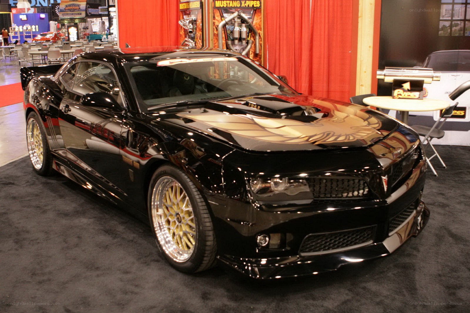 black camaro at auto show