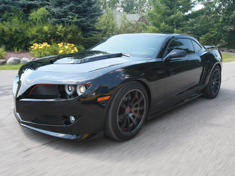 Black Camaro Car — Dynamic