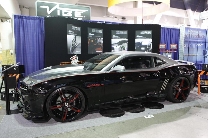 Black Camaro Car — Neutral