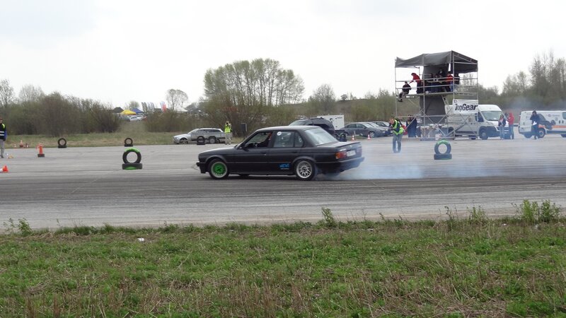 Black Car Drifting — Active