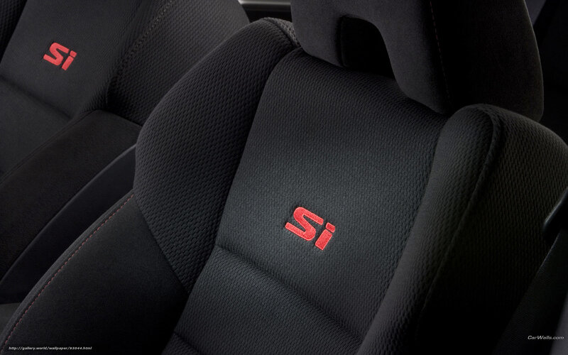black car seats with si logo