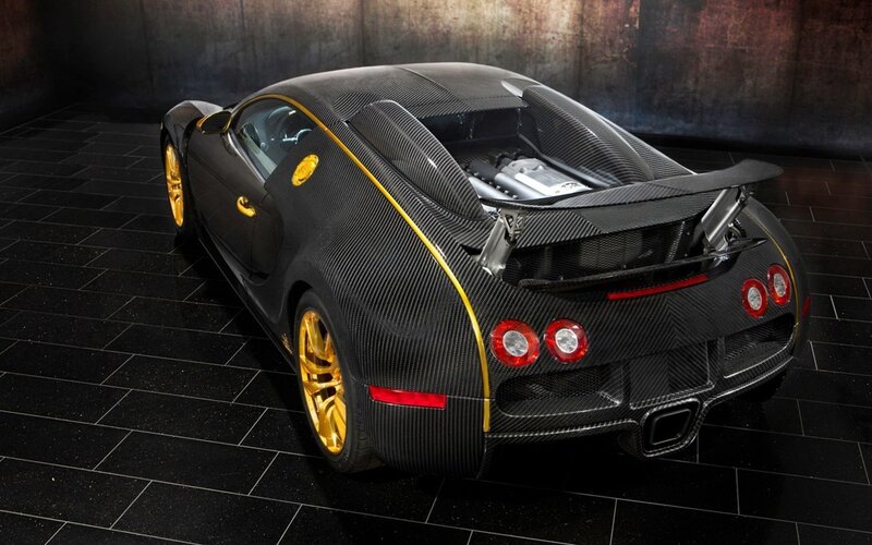 Black carbon fiber Bugatti Veyron