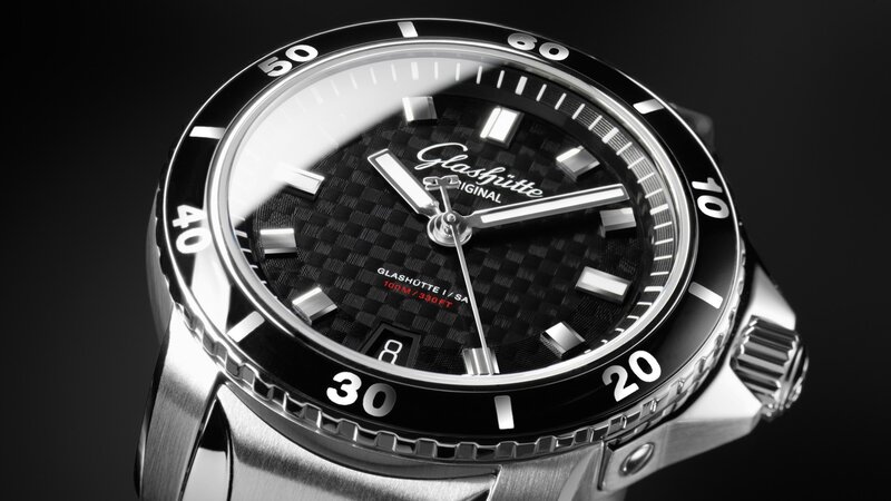 Black Carbon-fiber Watch
