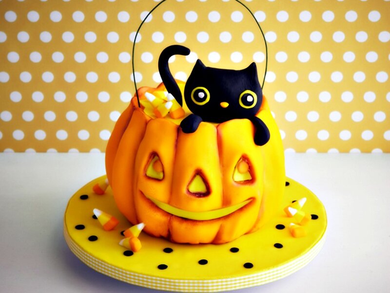 Black Cat on Pumpkin Cake