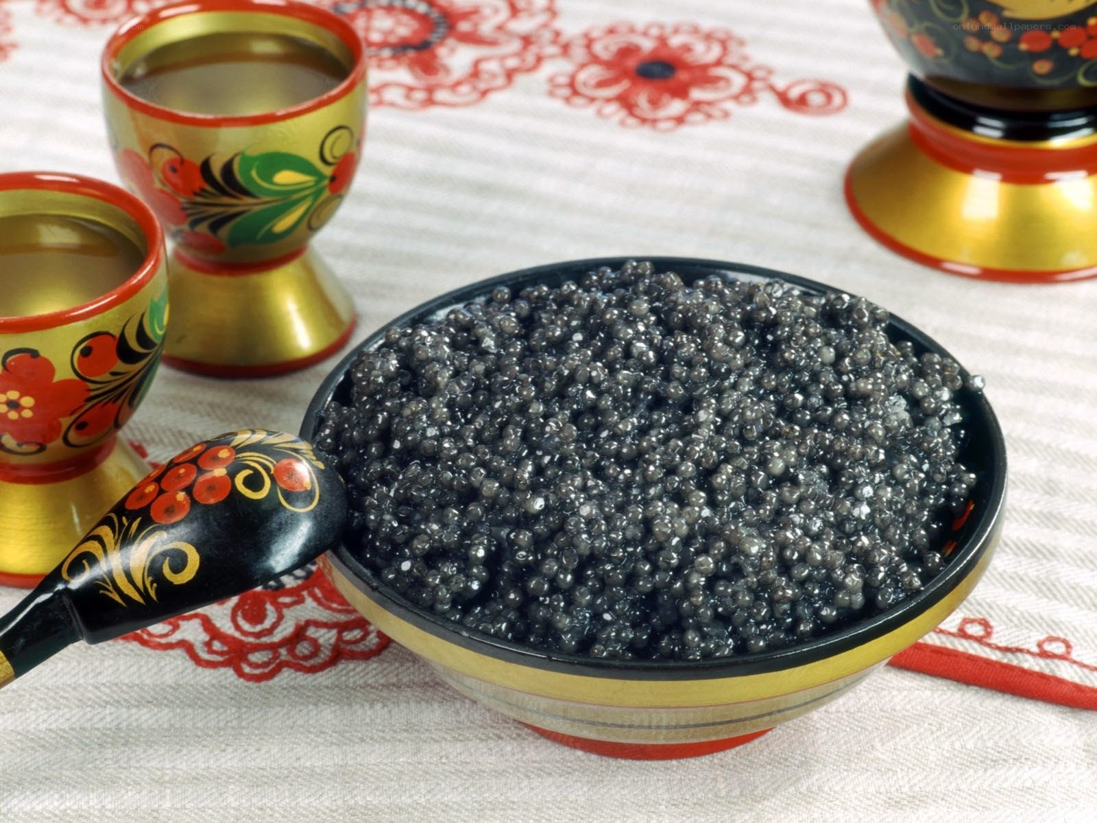 Black caviar in a bowl