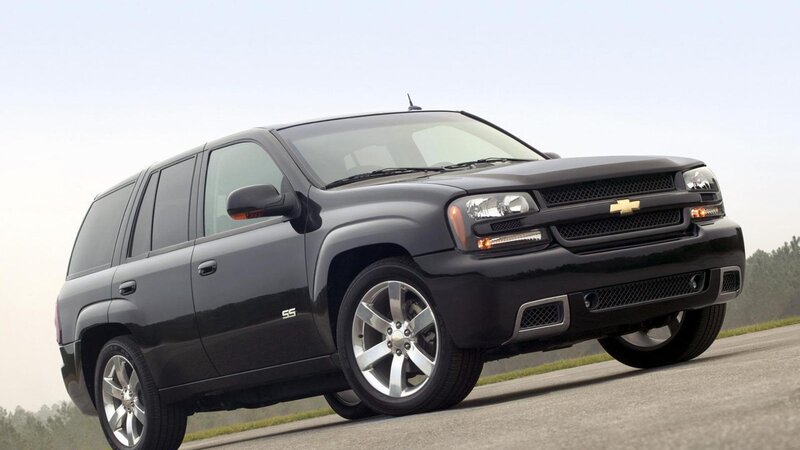 black chevrolet trailblazer ss