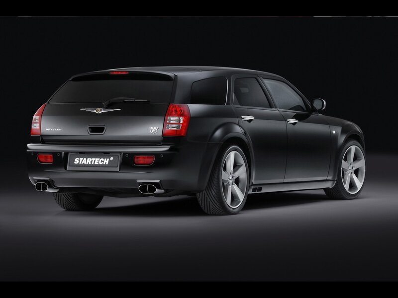 Black Chrysler 300c — Dramatic