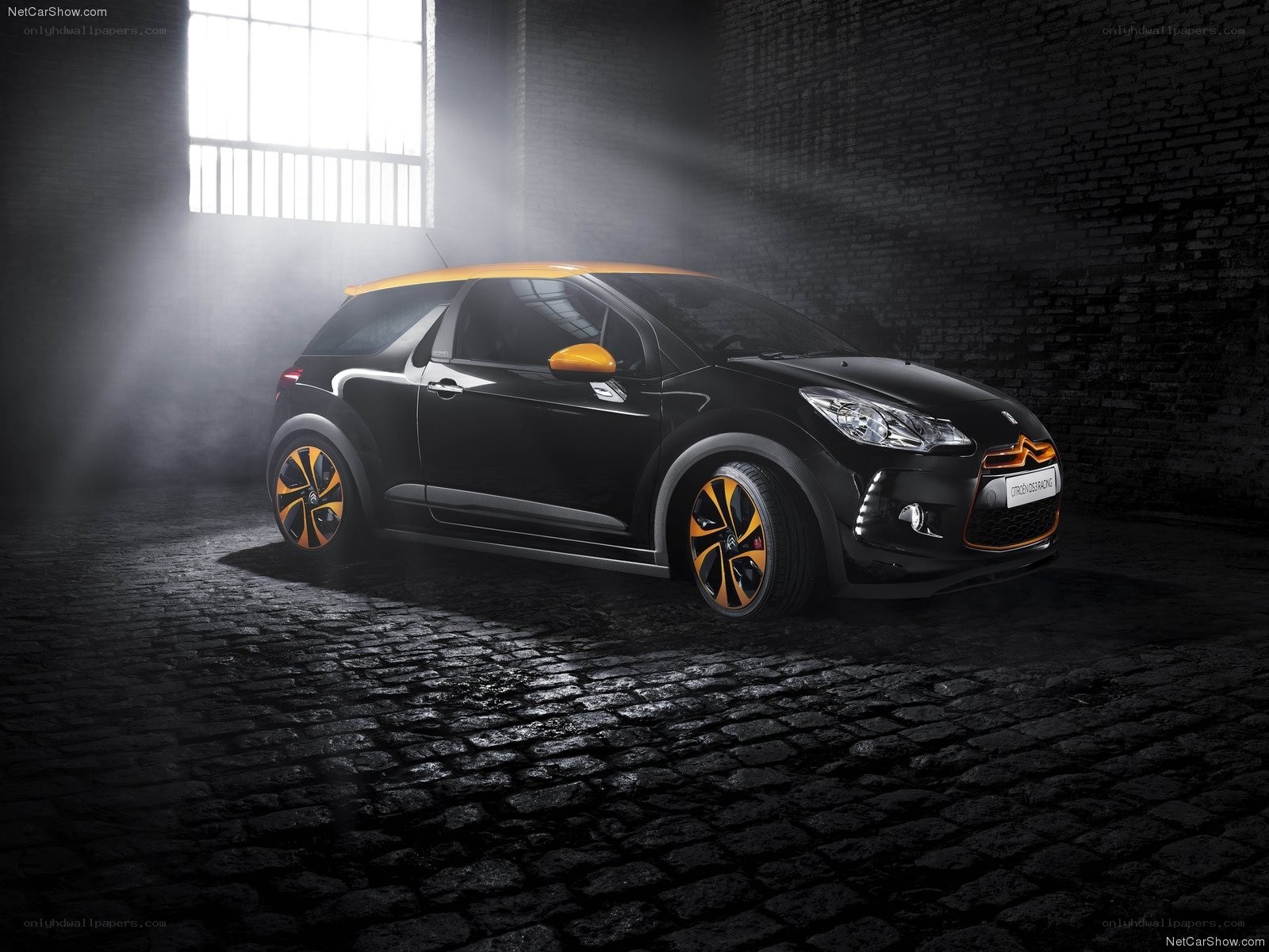 Black Citroën DS3 Racing