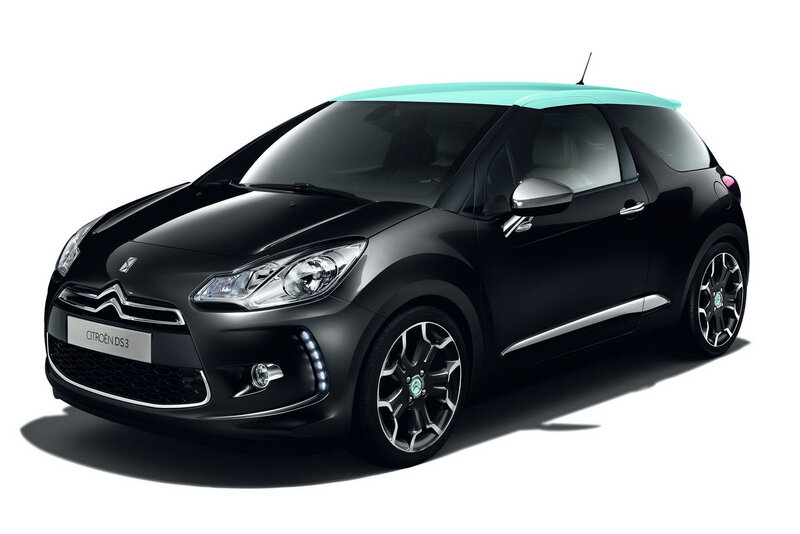 Black Citroën DS3 with teal roof