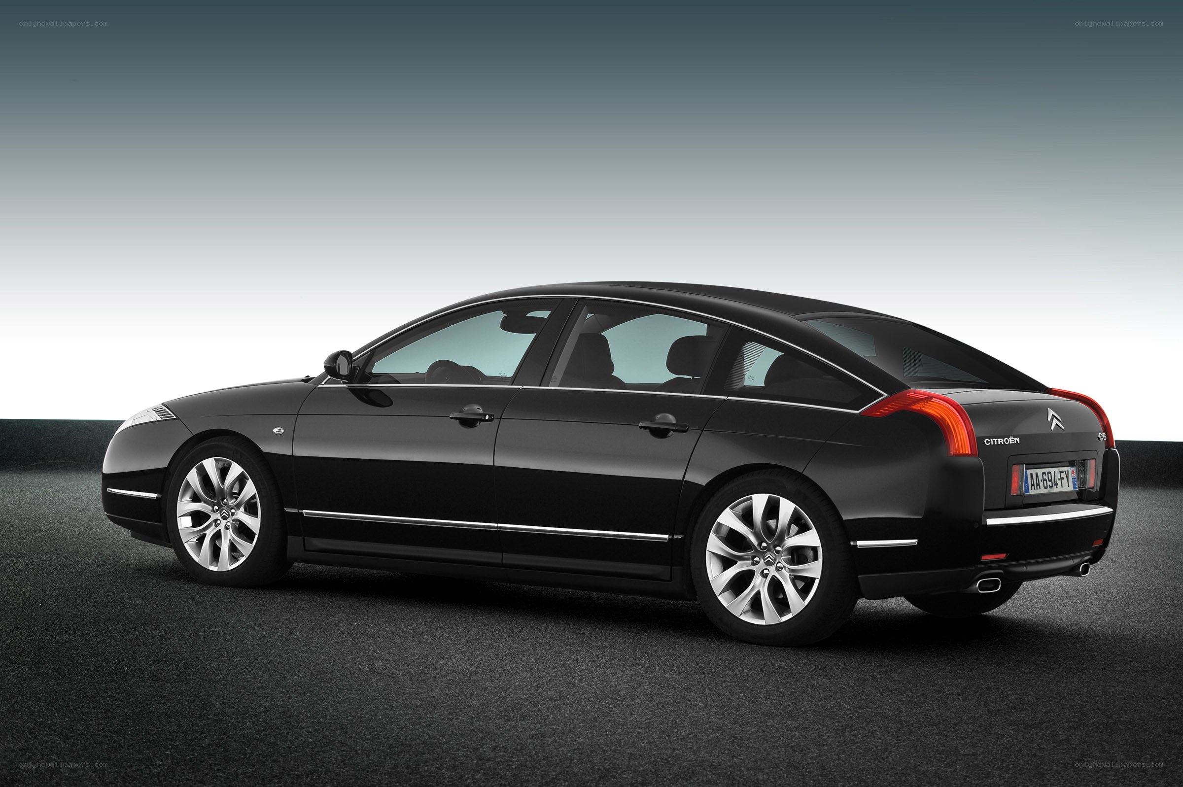 black citroen c5 sedan