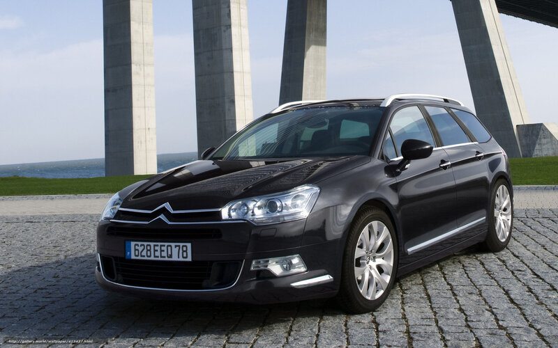 Black Citroen C5 station wagon