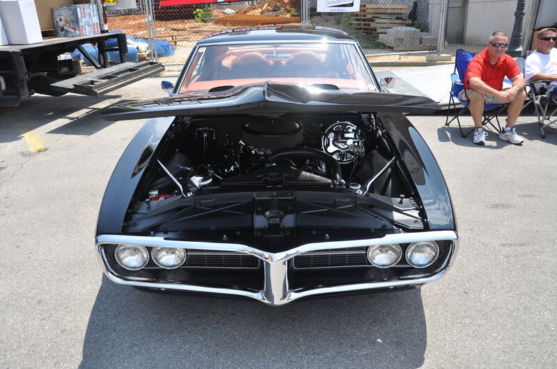 Black Classic Car — Calm