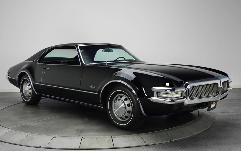 Black Classic Car — Neutral, Photograph, Rotating Platform, Studio Lighting, Silver