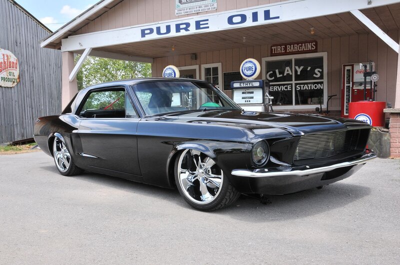Black Classic Car — Nostalgic