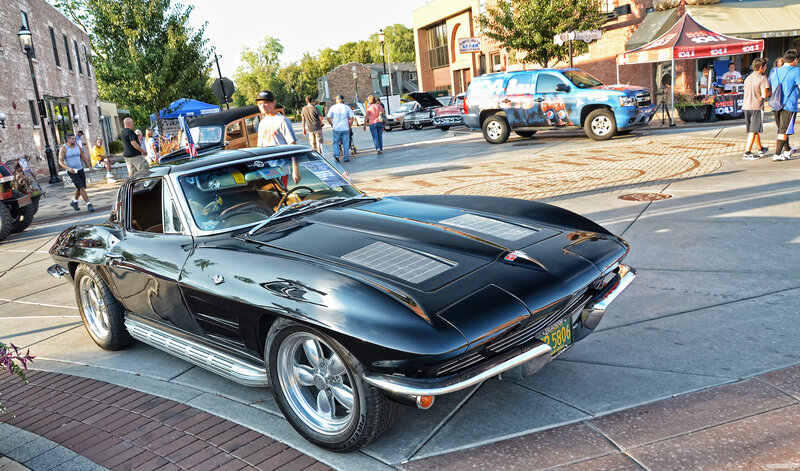 Black Classic Corvette — Outdoor