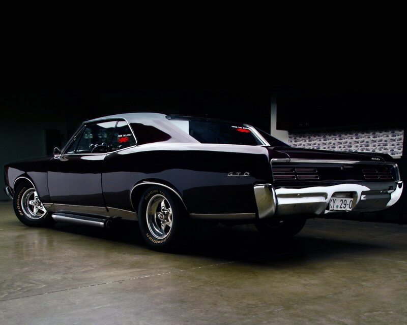 Black Classic Muscle Car — Dramatic, Night