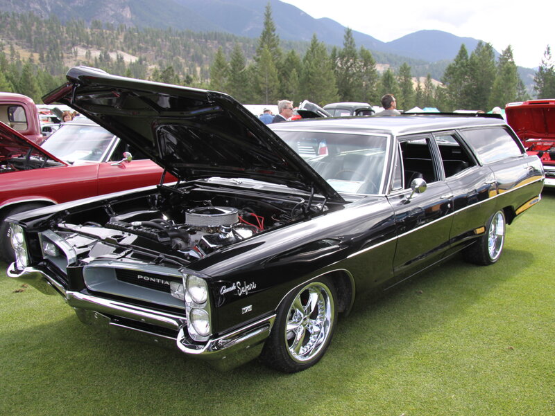 Black Classic Station Wagon — Outdoor