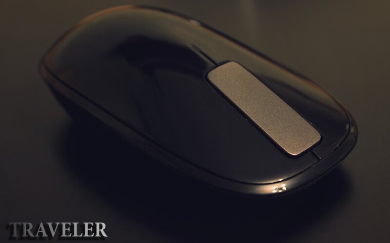 black computer mouse