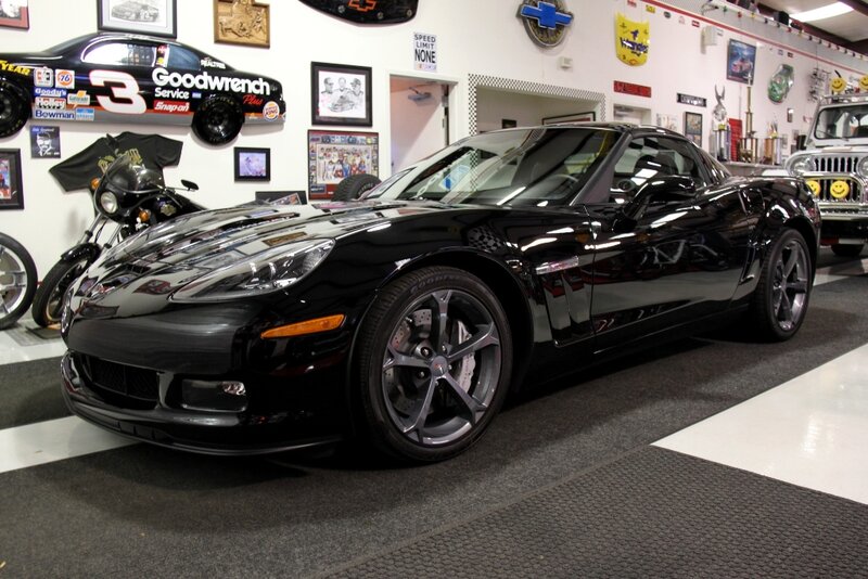 Black Corvette C6 — Showroom