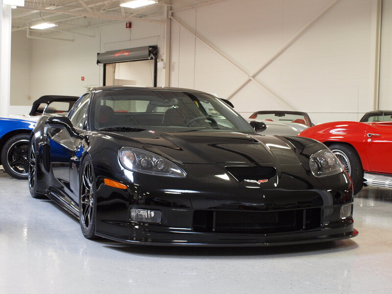 Black Corvette C6r — Calm