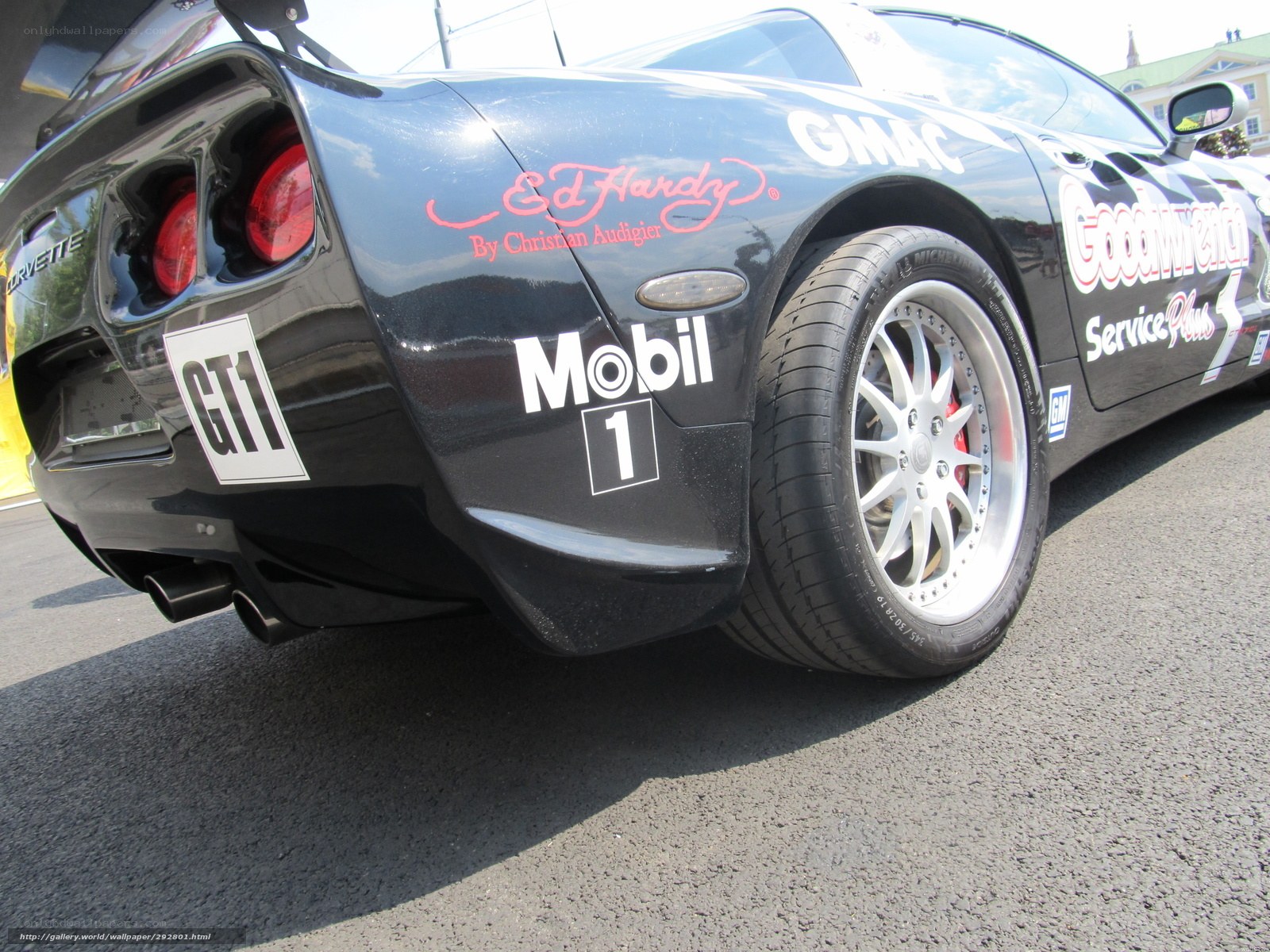 black corvette race car
