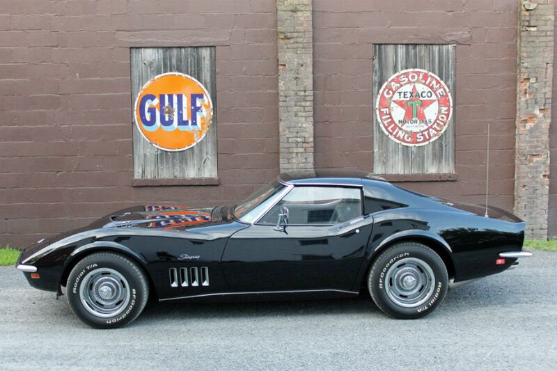 Black Corvette Stingray — Retro