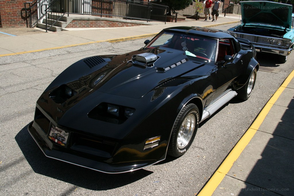 Black Corvette with hood scoop