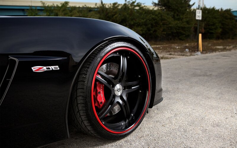 Black Corvette Z06 wheel