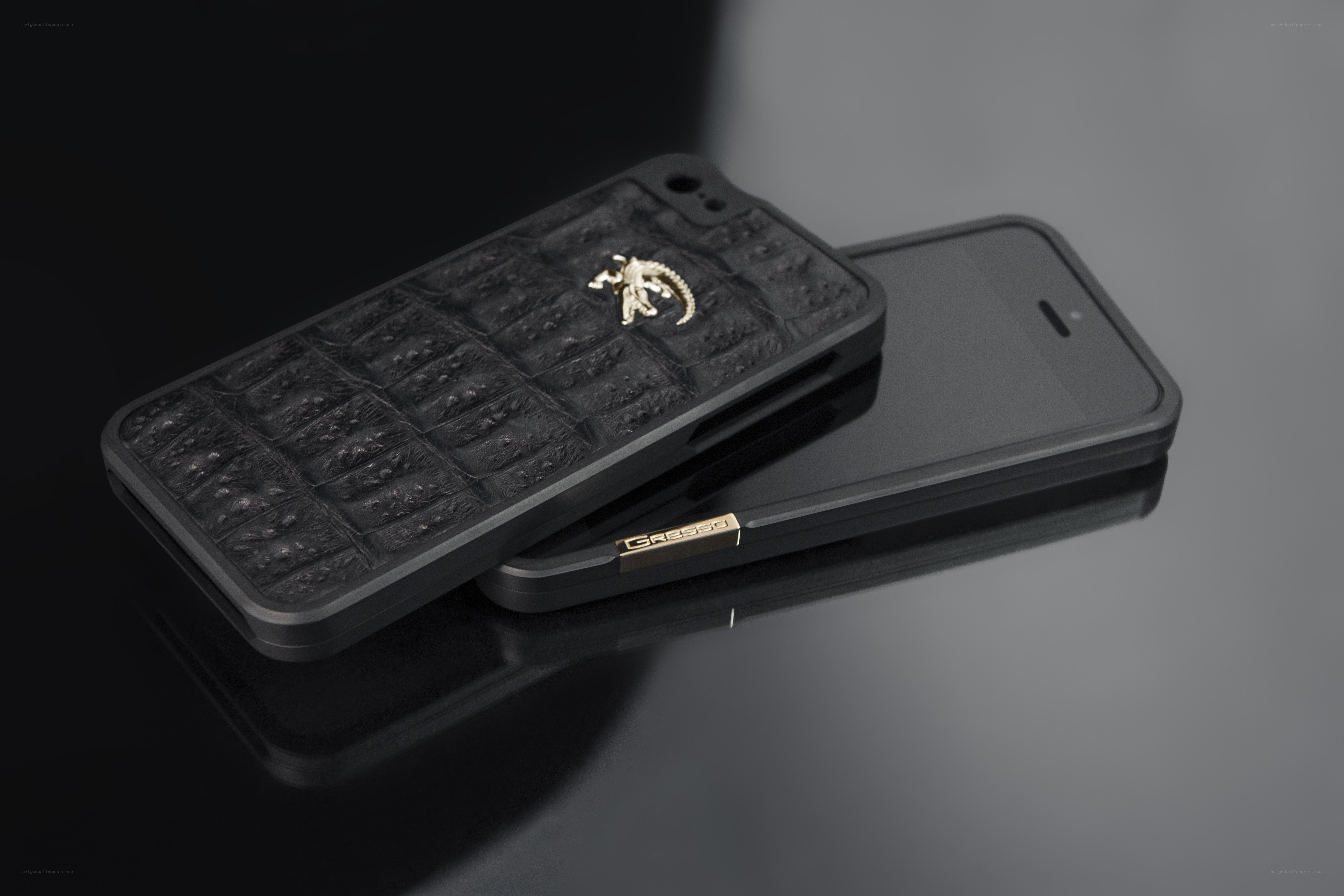 black crocodile phone case