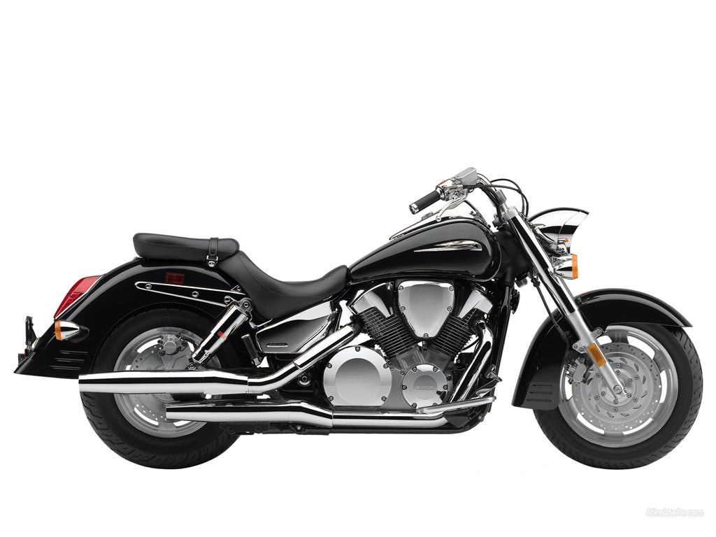 black cruiser motorcycle