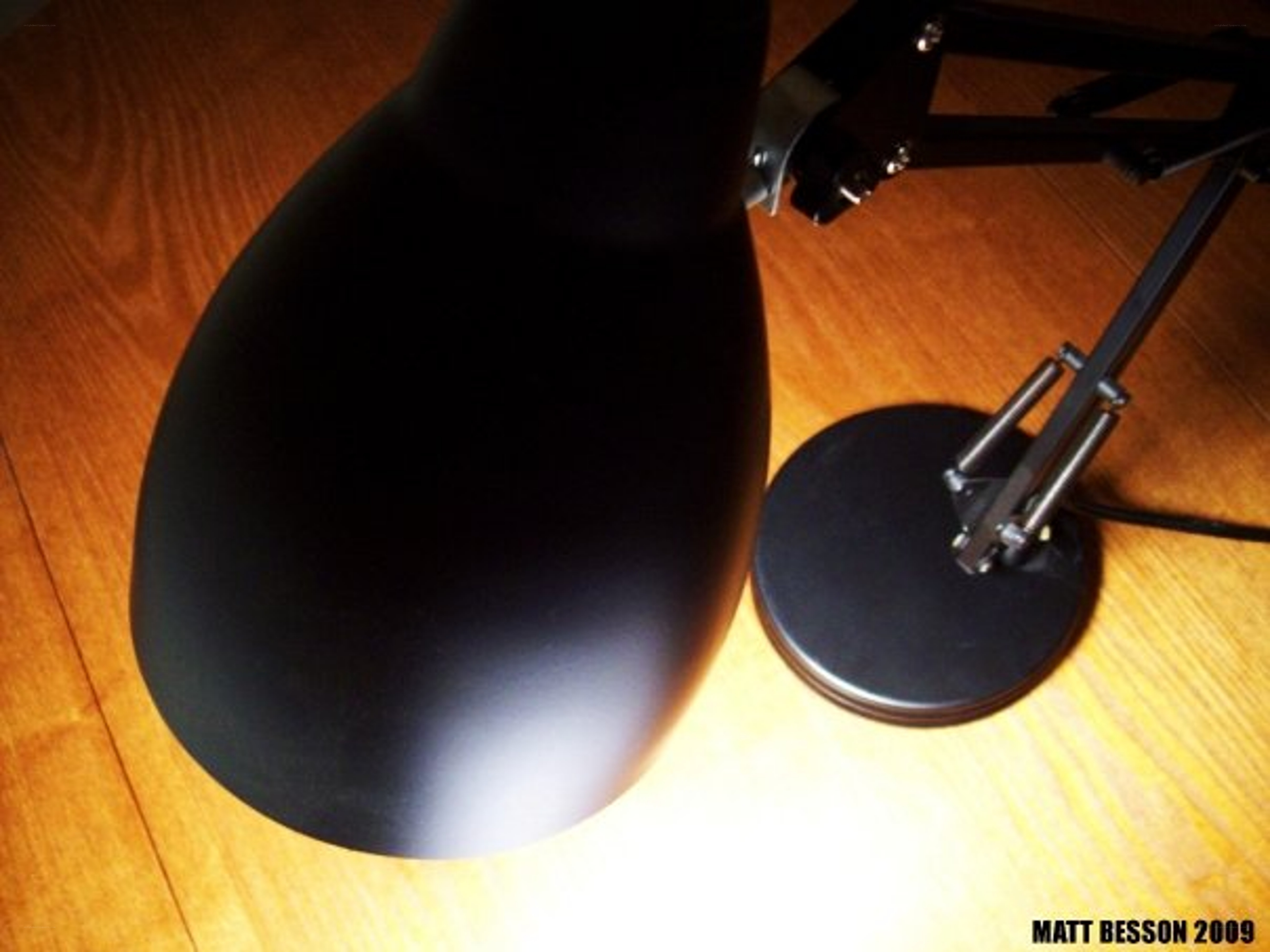 black desk lamp on wood